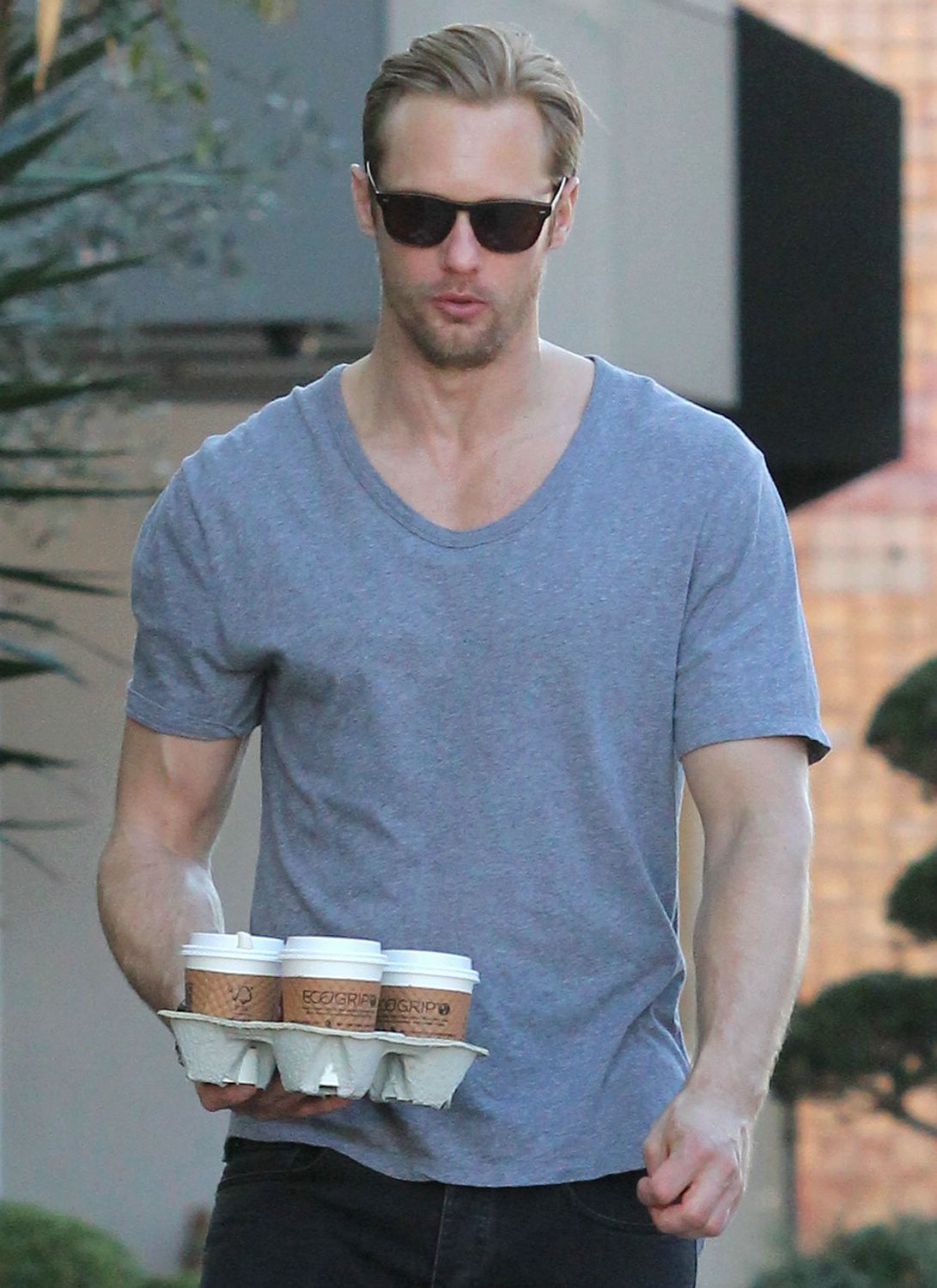 True Blood Hunky Alexander Skarsgard gets coffee to go in Los Angeles on November 11, 2014.