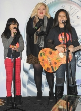 Kelly-clarkson-globalflagship13