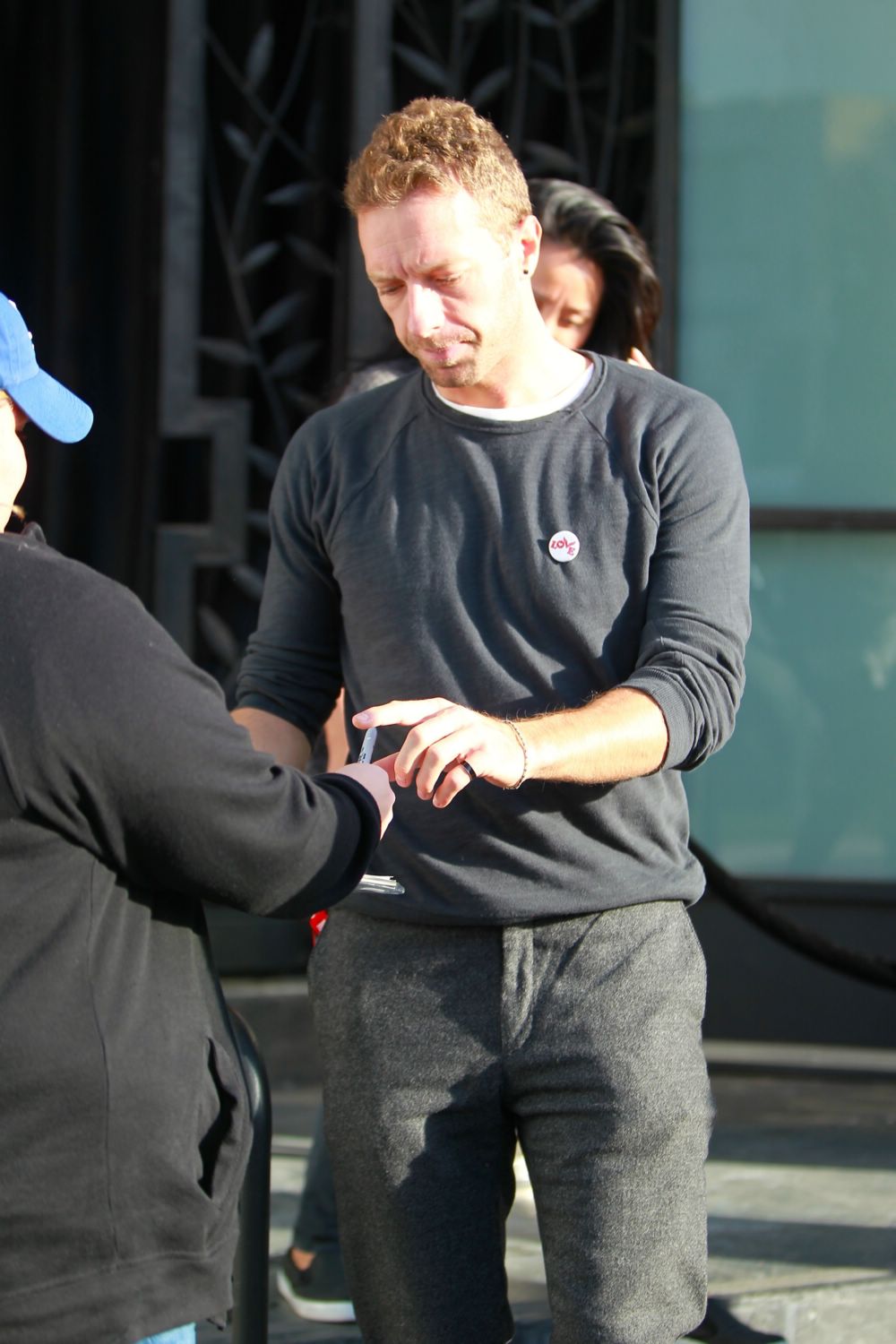 Coldplay frontman Chris Martin signs autographs for fans in West Hollywood, 14 December 2014.