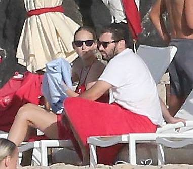 Leelee Sobieski and Adam Kimmel enjoying their beach vacation in St. Bart relaxing after a swim on beach chairs on December 30, 2014.
