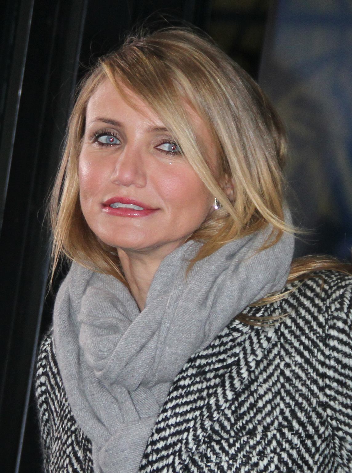 Cameron Diaz, Rose Byrne and Jamie Foxx Promotes "Annie" Film in GMA Show - December 4