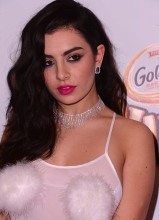 charli-xcx-dec-11-03