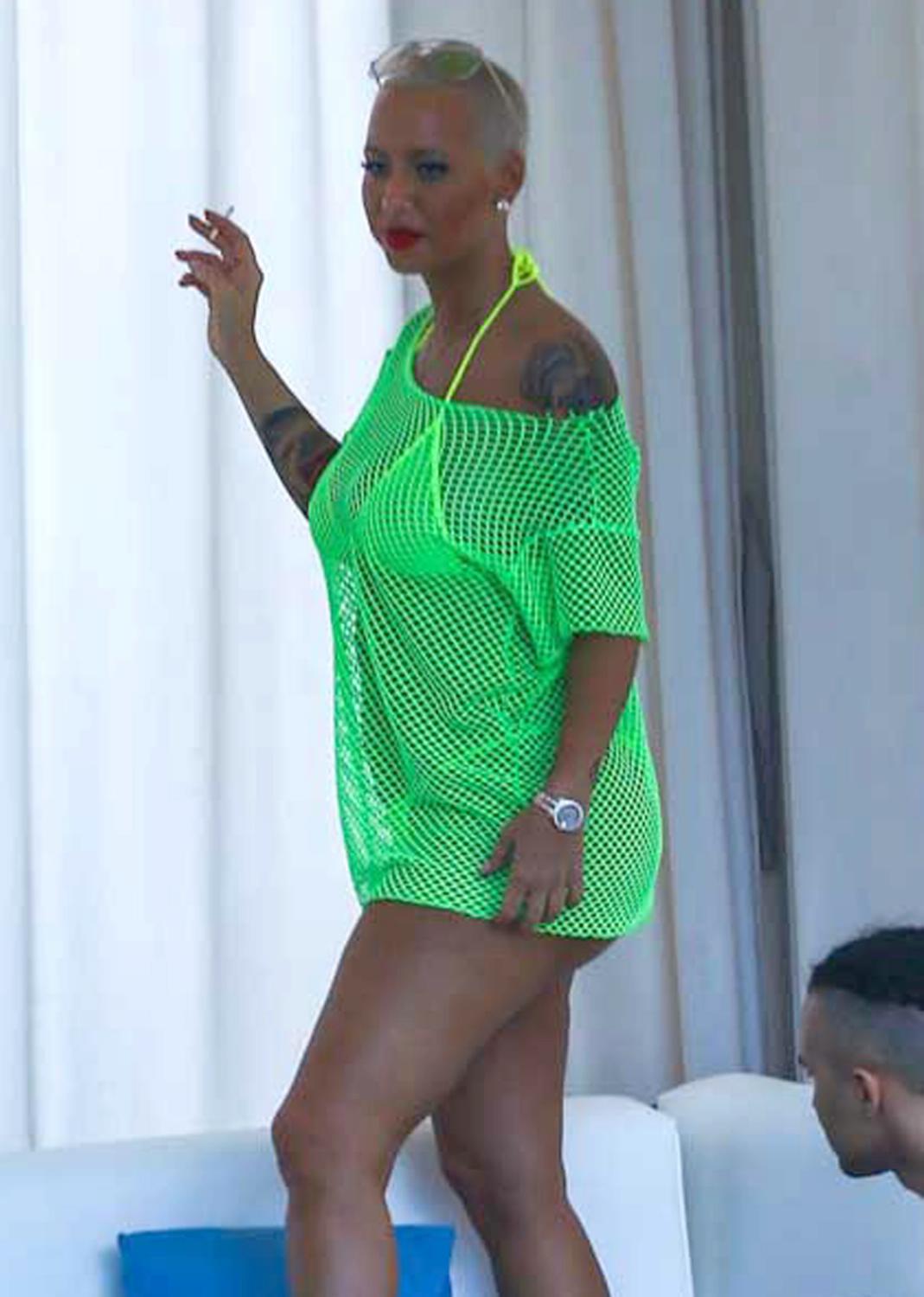 Amber Rose Enjoys Vacation in Miami - January 18