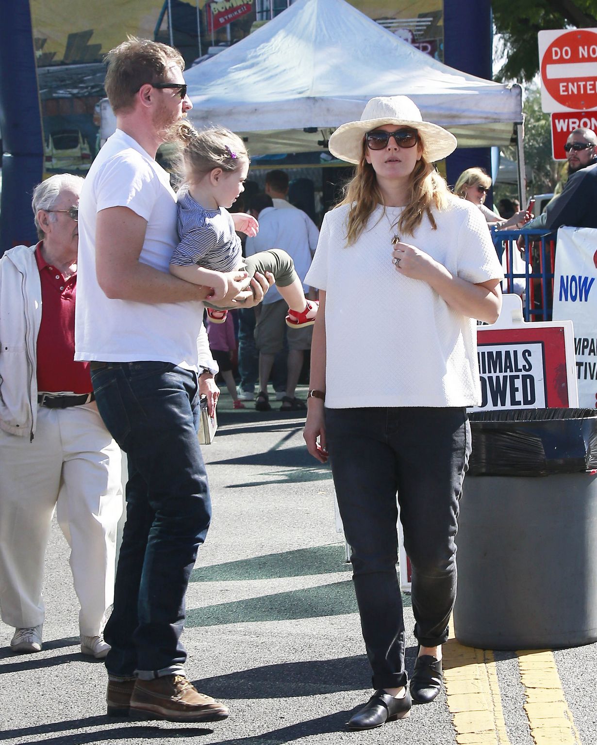 Drew Barrymore At Farmers Market in Studio City - January 25