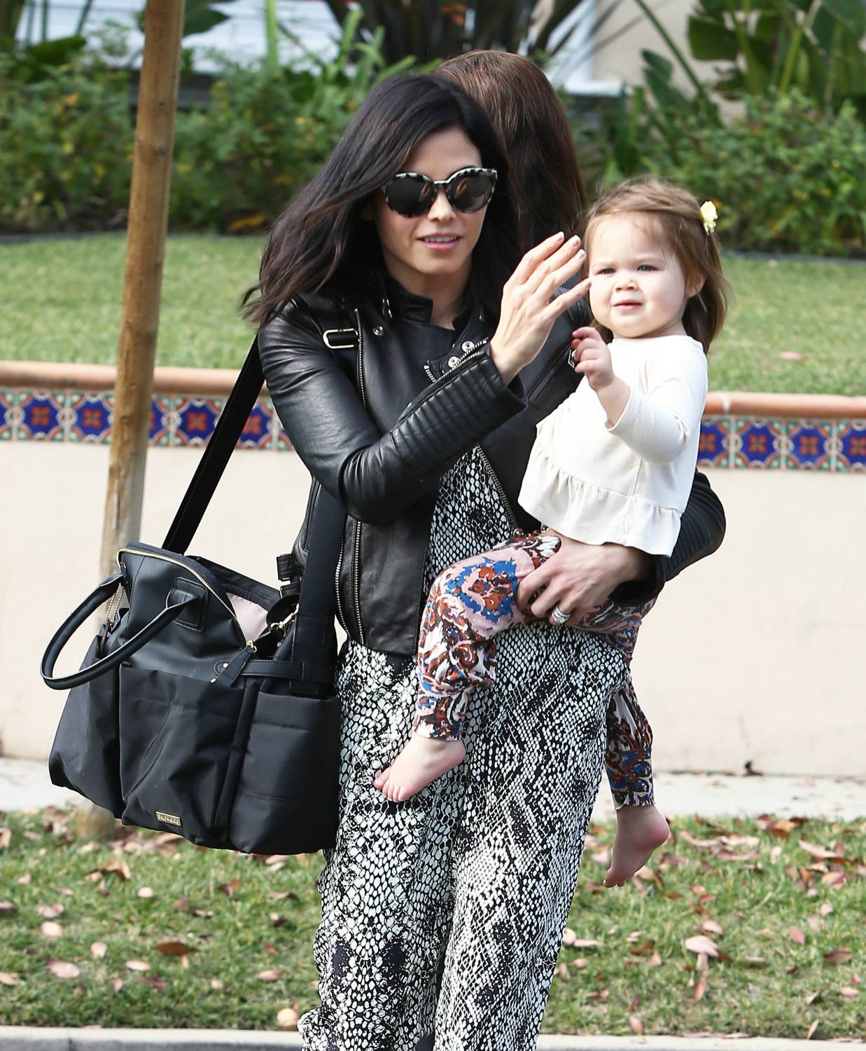 Jenna Dewan & Elizabeth Berkley's Play Date with Their Children - January 8