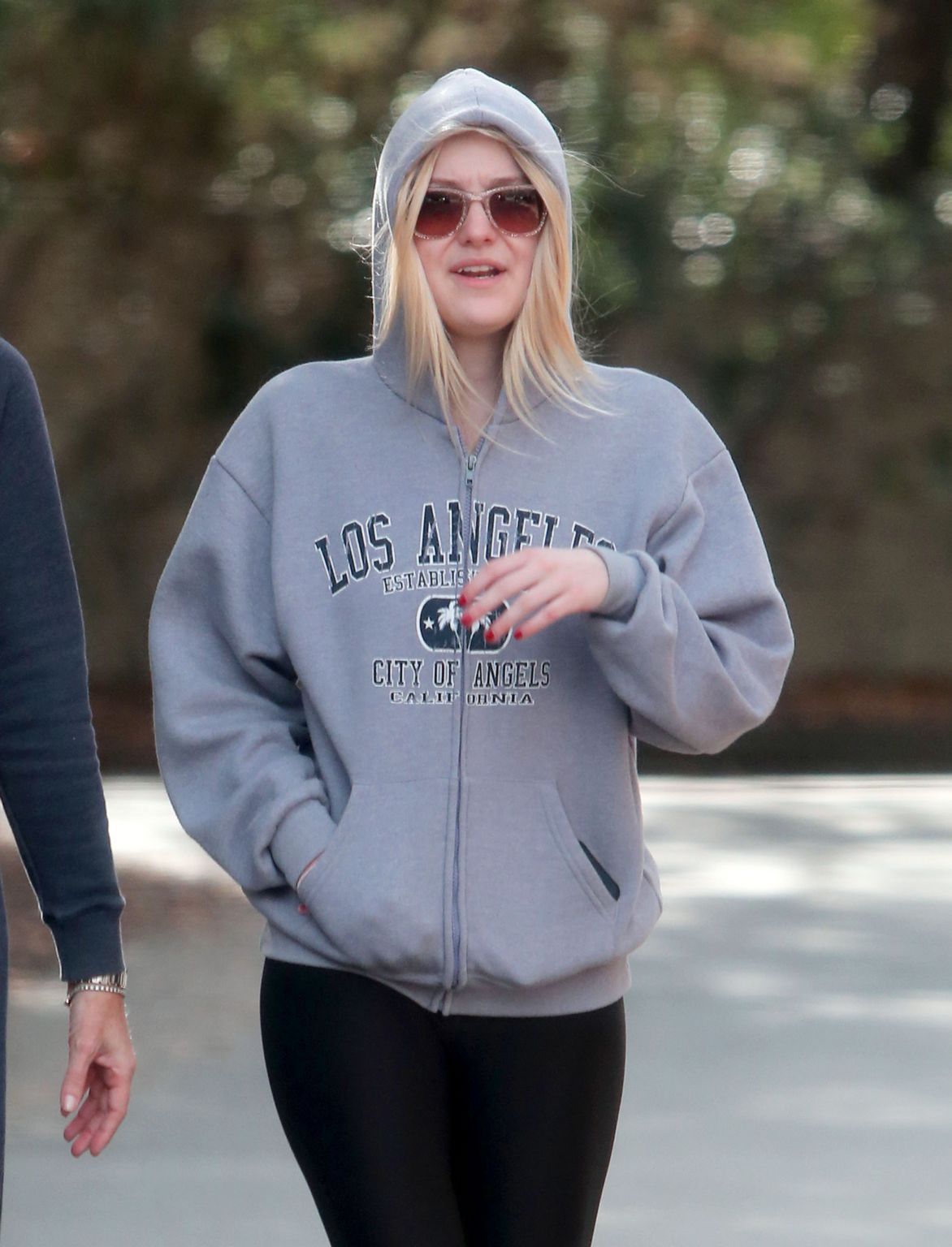 Dakota Fanning at Fryman Canyon Park With Mom - January 16