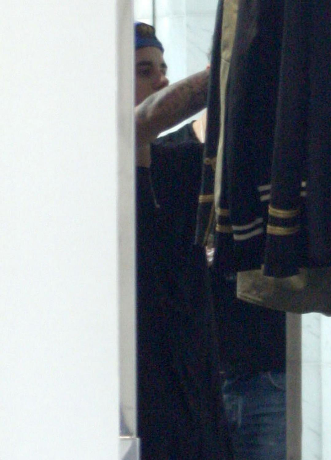 Justin Bieber Stops By Spago in Beverly Hills - January 24