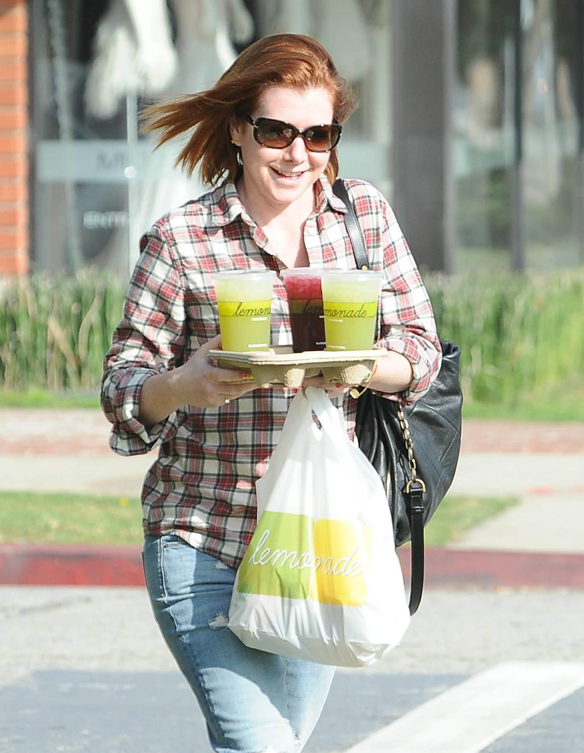 Alyson Hannigan Stops for Lemonade - February 4