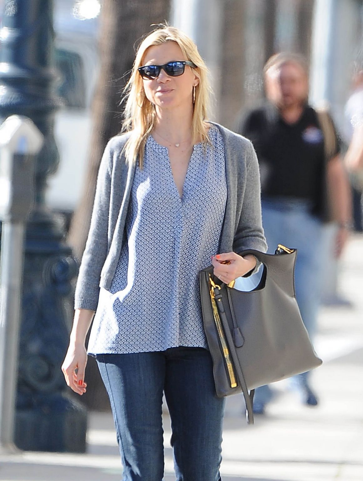 Amy Smart Leaves Medical Building in Beverly Hills - February 9