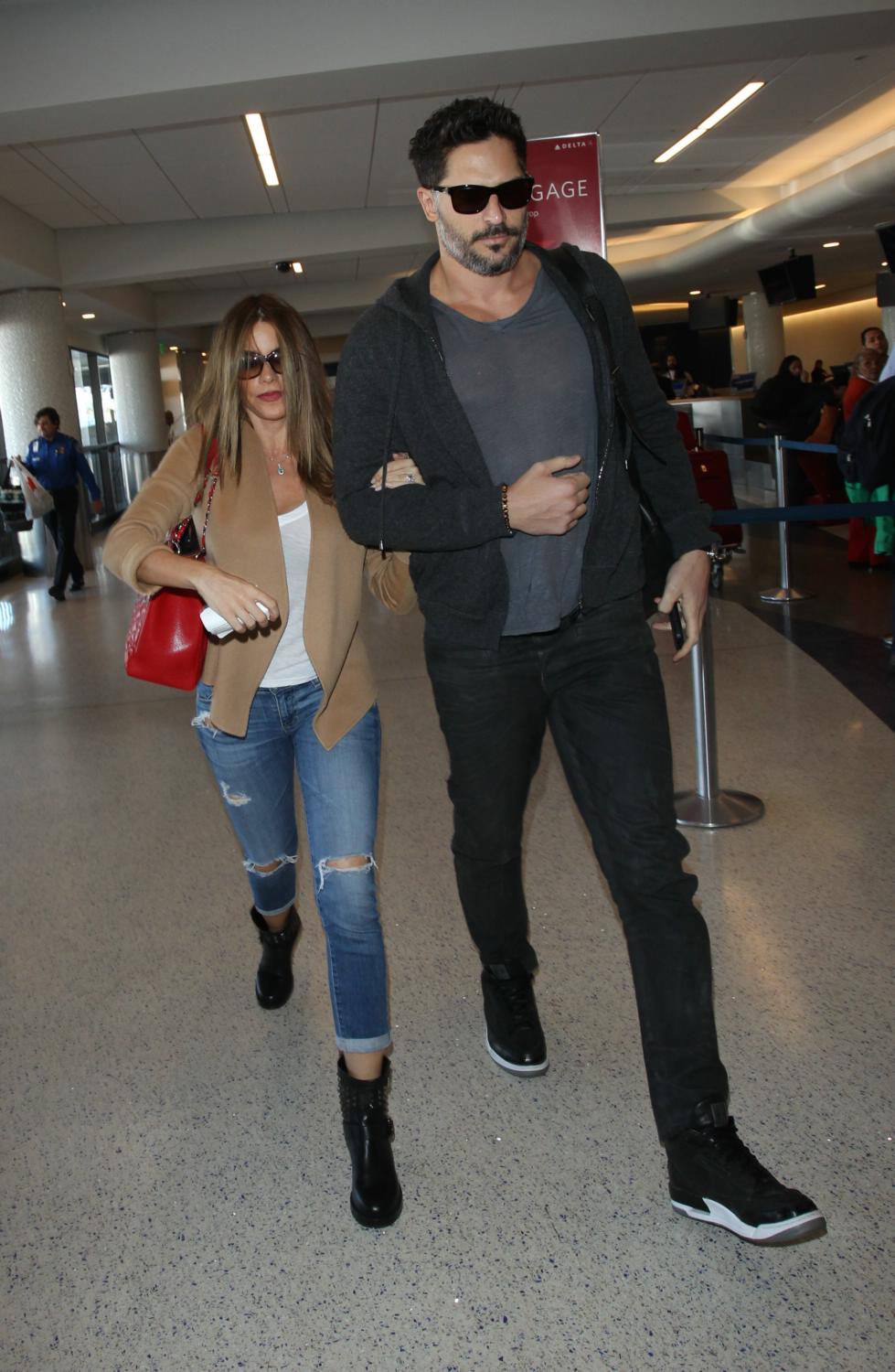 Sofia Vergara and Joe Manganiello Arrive at LAX - Feb 24