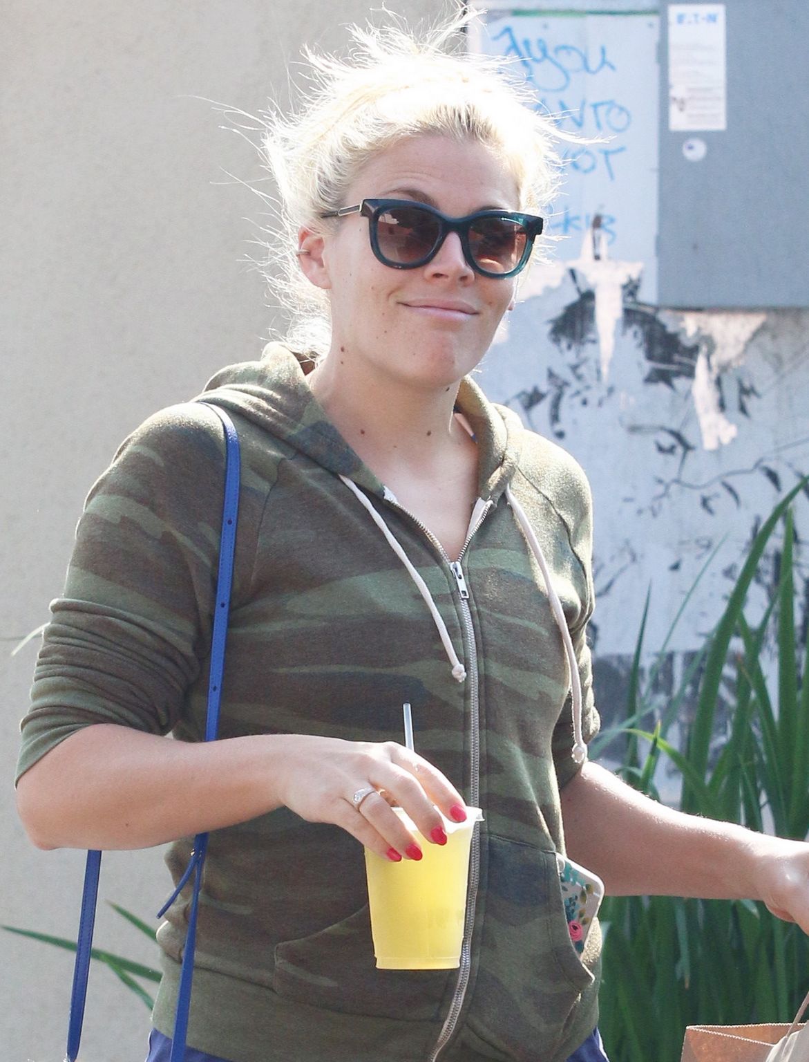 Busy Phillips Picks Up Lunch - February 17