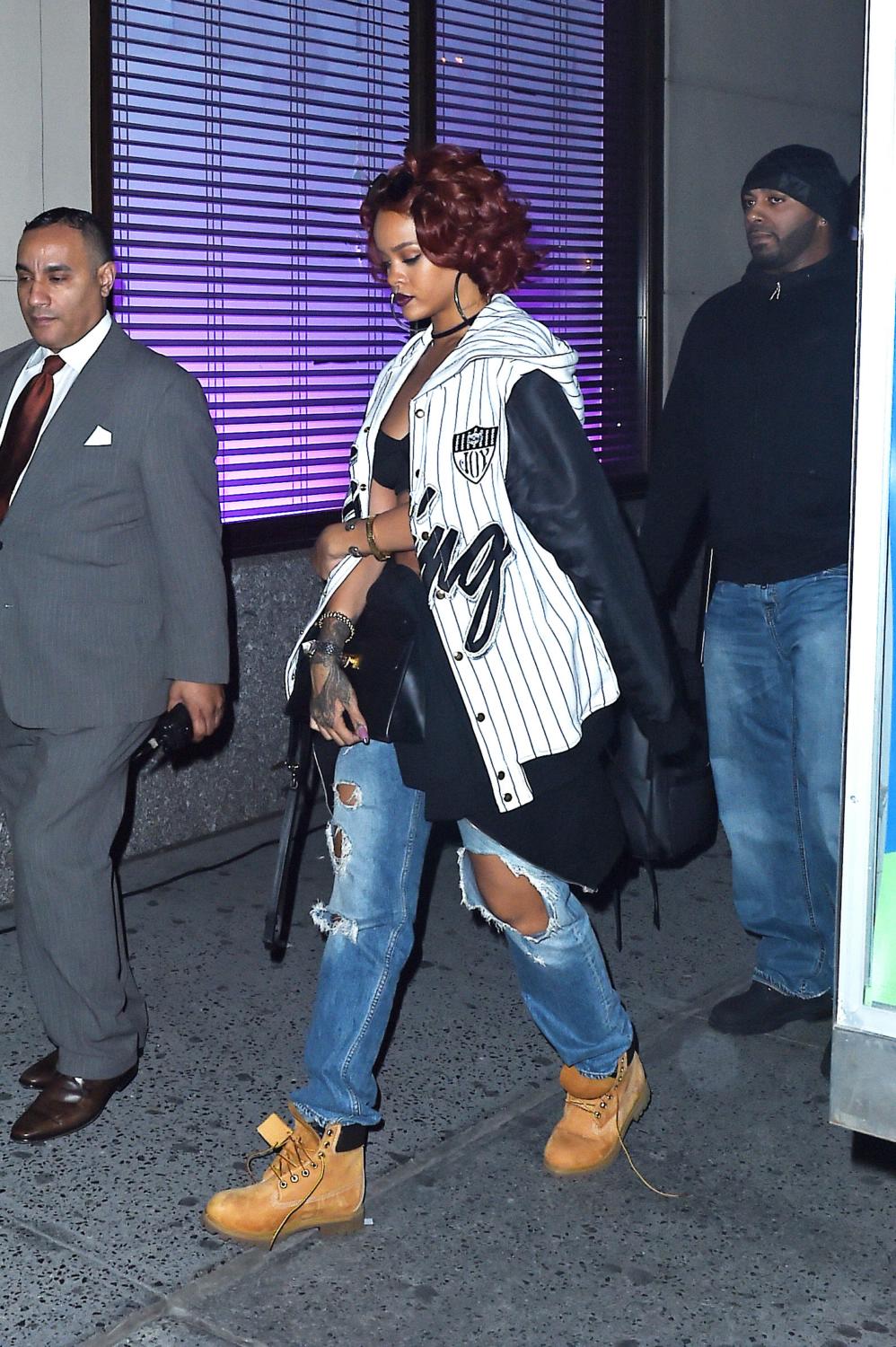 Rihanna Heads to 40/40 Nightclub to watch boxing match - May 4