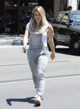 Hilary Duff Enjoys Lunch at Nate 'n Al in Beverly Hills - July 24