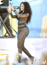 NickiMinaj-02
