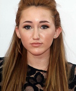 Noah Cyrus at 2014 American Music Awards – November 23