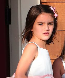 Katie Holmes Takes Suri Cruise To A Birthday Party – November 29