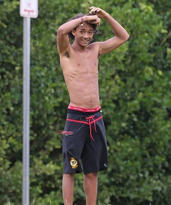Jaden Smith Showcase His Push Up Routine in Hawaii – January 2