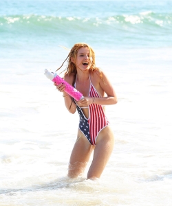 Bella Thorne and Gregg Sulkin On The Beach in Los Angeles ? July 5