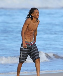 Jaden Smith Shows Off Six Pack Abs During Smith’s Beach Holiday – December 1